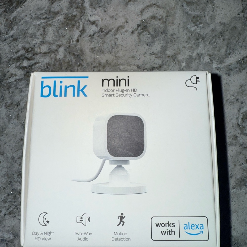 Blink Mini Indoor Plug-In HD Smart Security Camera - White